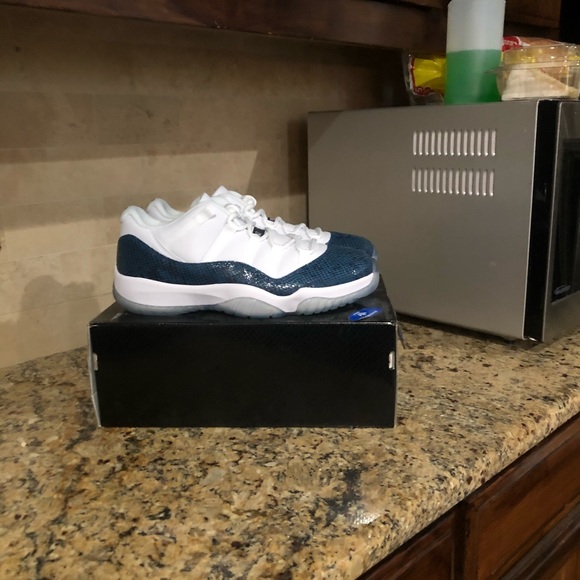 Jordan 11 low tops new - Picture 4 of 4